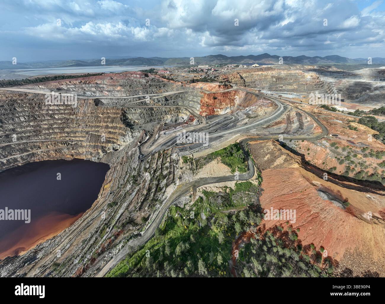 Vue aérienne de la mine à ciel ouvert Corta Atalaya, mine de cuivre, Rio Tinto, Minas de Rio Tinto, Andalousie, Espagne Banque D'Images