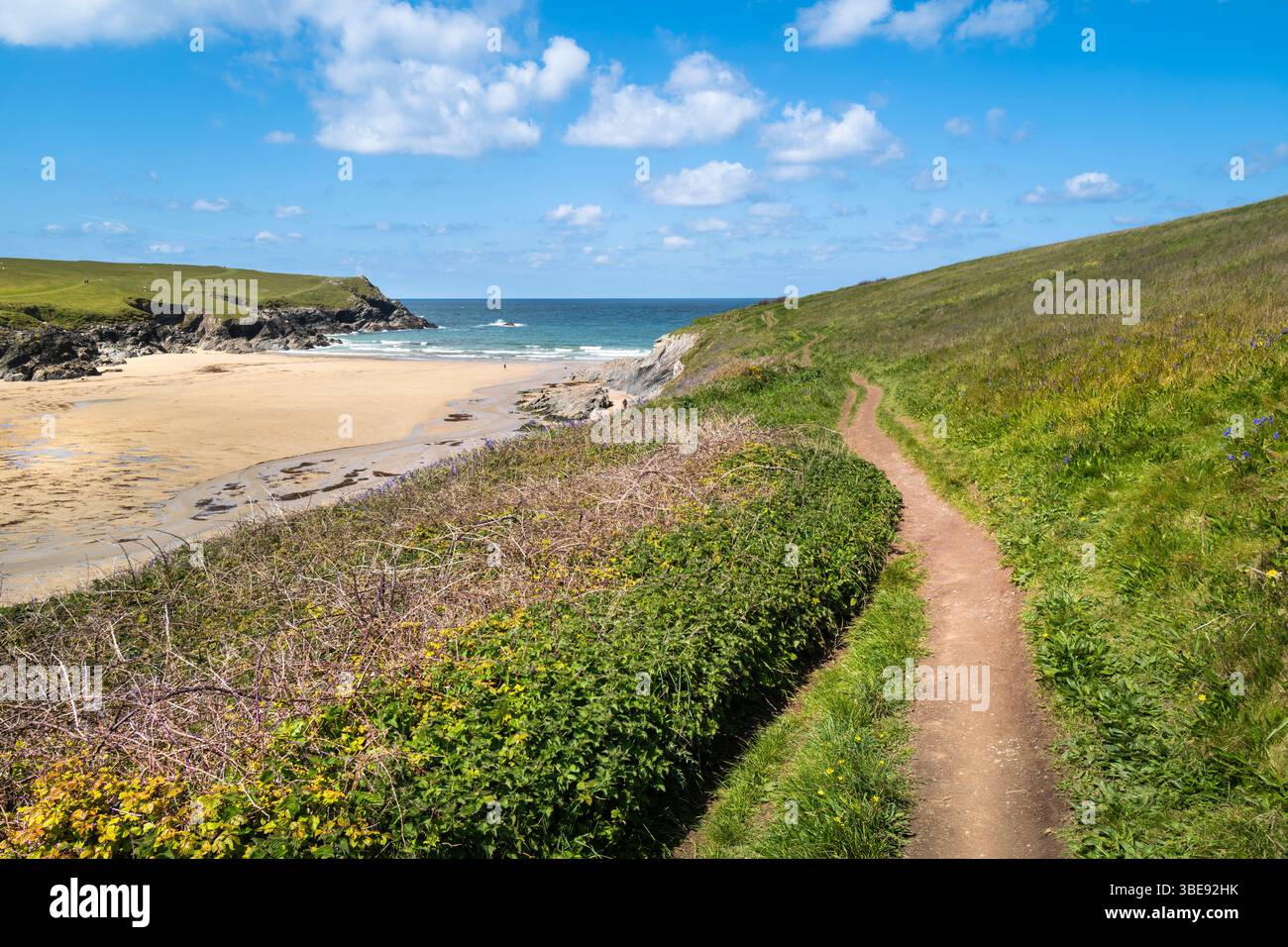 La plage isolée et préservée de Polly Joke Porth Joke sur la côte de Newquay en Cornouailles au Royaume-Uni. Banque D'Images