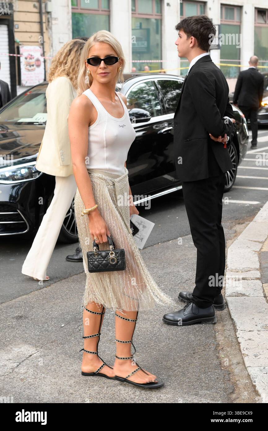 Caroline Daur arrive à la Villa Albani Torlonia pour assister au spectacle Dior Cruise 2026. (Photo Mario Cartelli / SOPA images/SIPA USA) Banque D'Images