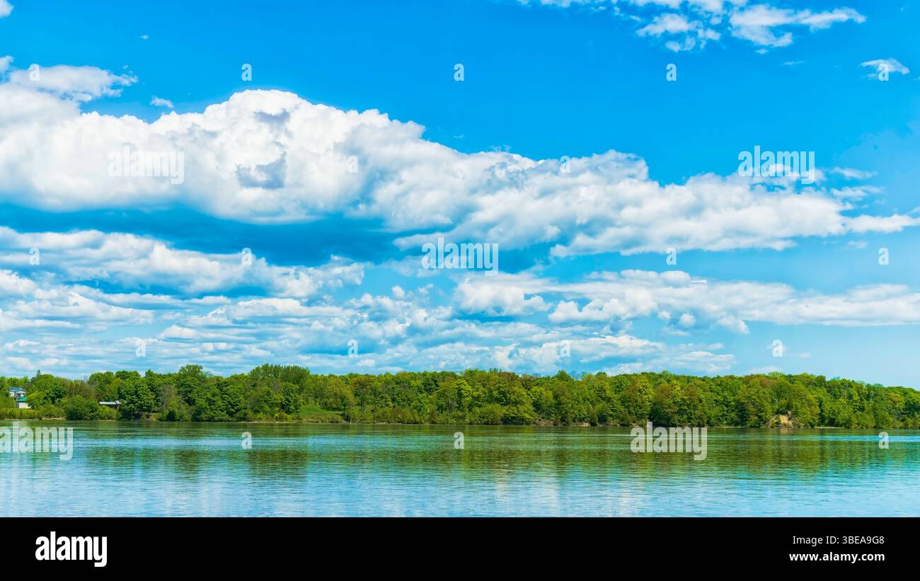 Rives de la rivière des Outaouais Banque D'Images