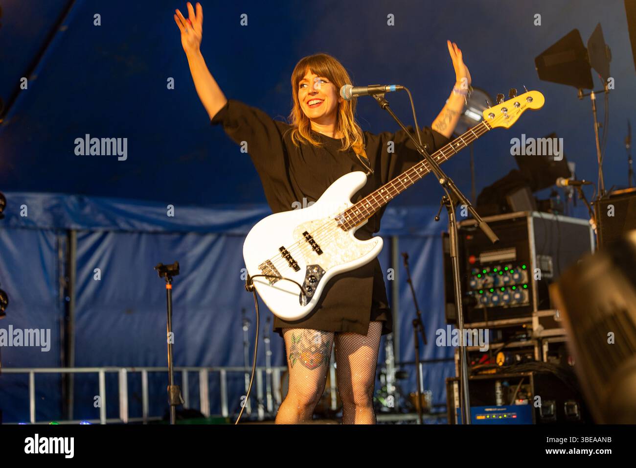 Billy Nomates se produit au festival Bearded Theory, Catton Hall, mai 2025 Banque D'Images