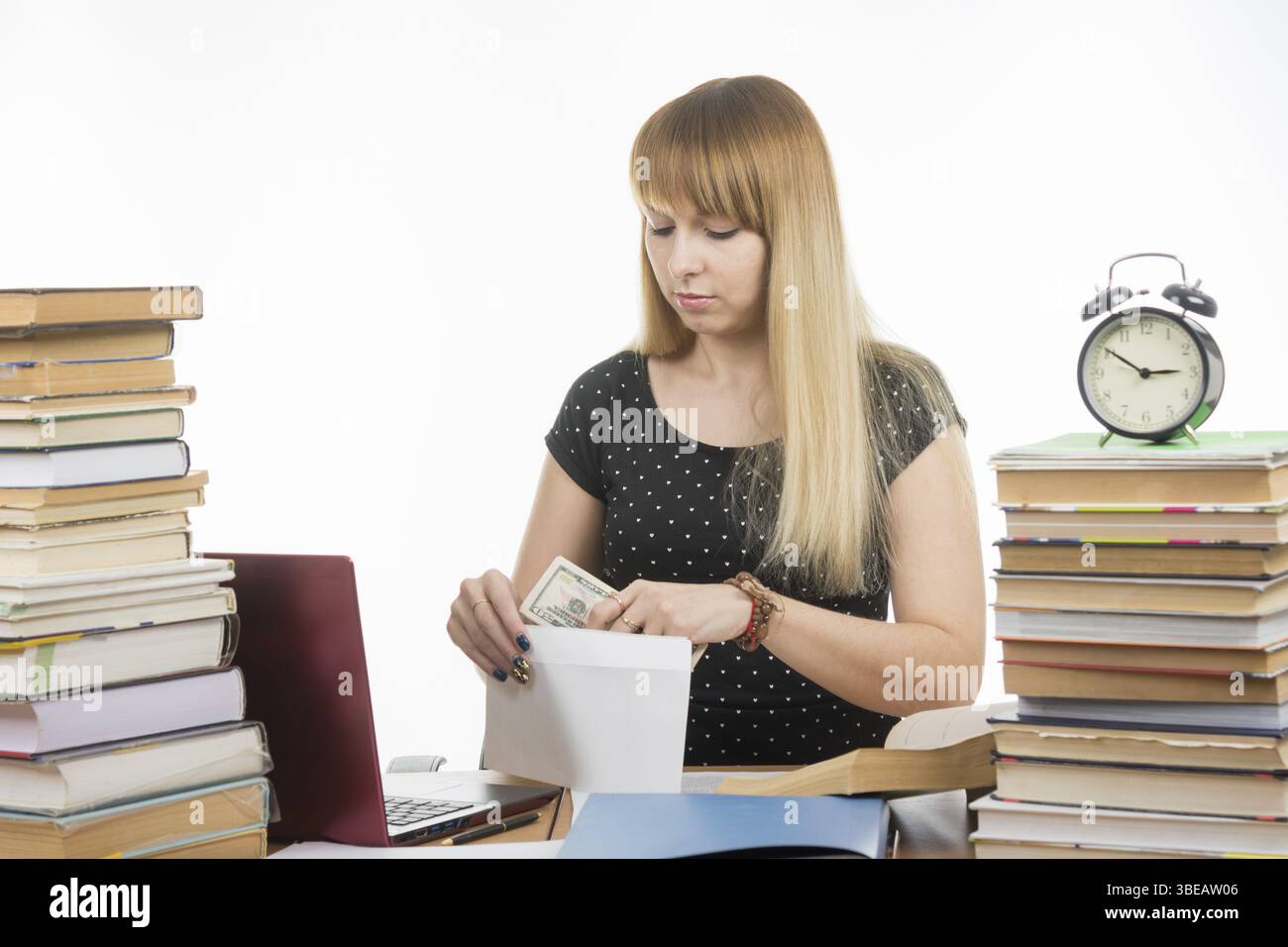 Le professeur a dit le montant des pots-de-dans une enveloppe Banque D'Images