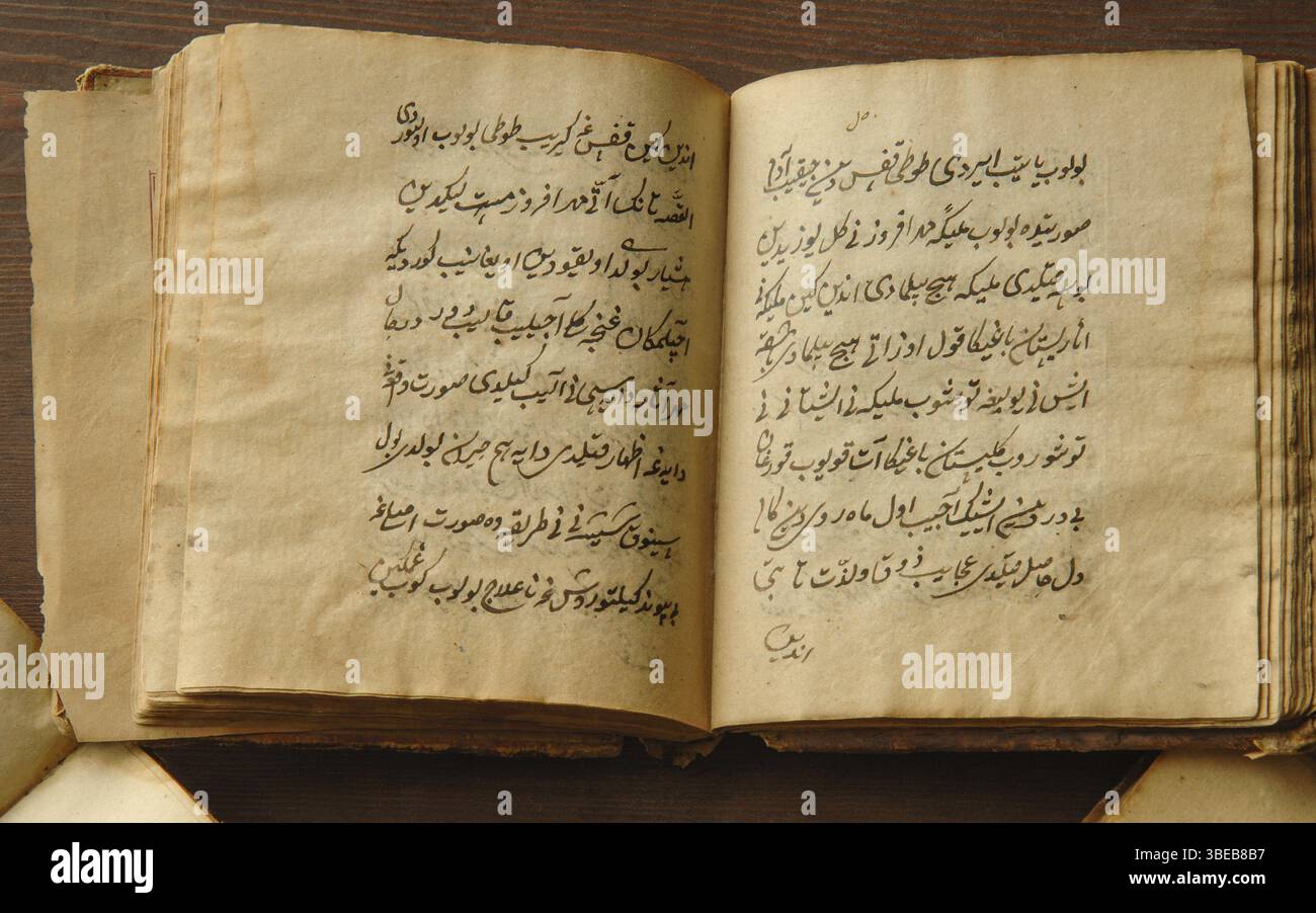 Livre ouvert ancien en arabe. Anciens manuscrits et textes arabes Banque D'Images
