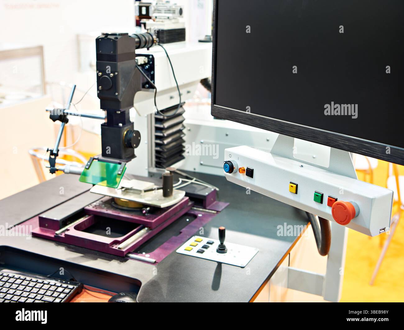 Machine laser pour ajuster des résistances de circuits intégrés Banque D'Images
