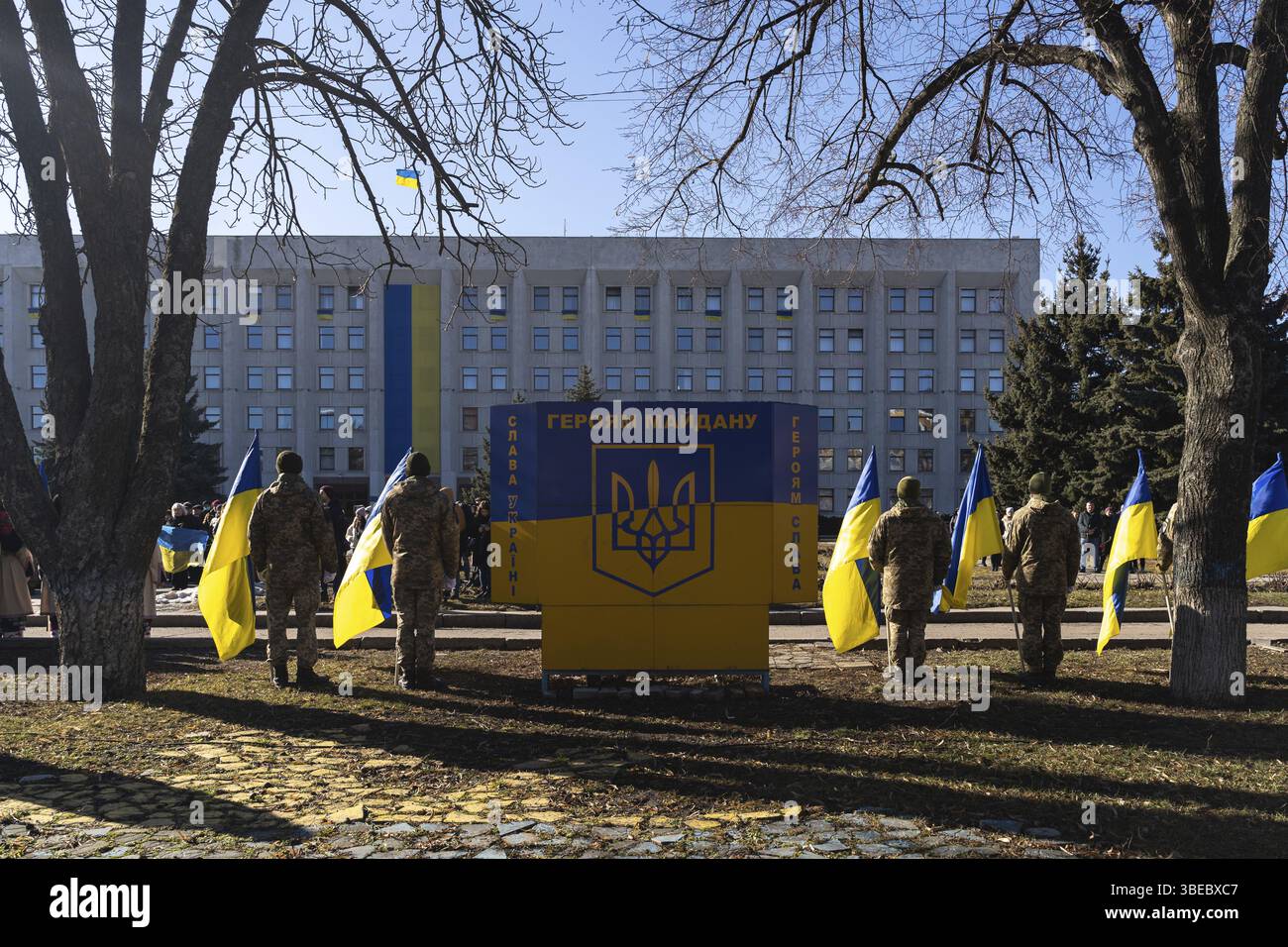 Poltava, Ukraine - 20 février 2022 Monument Nebesna Sotnia et cérémonie de requiem de Maïdan et Révolution de dignité. Banque D'Images