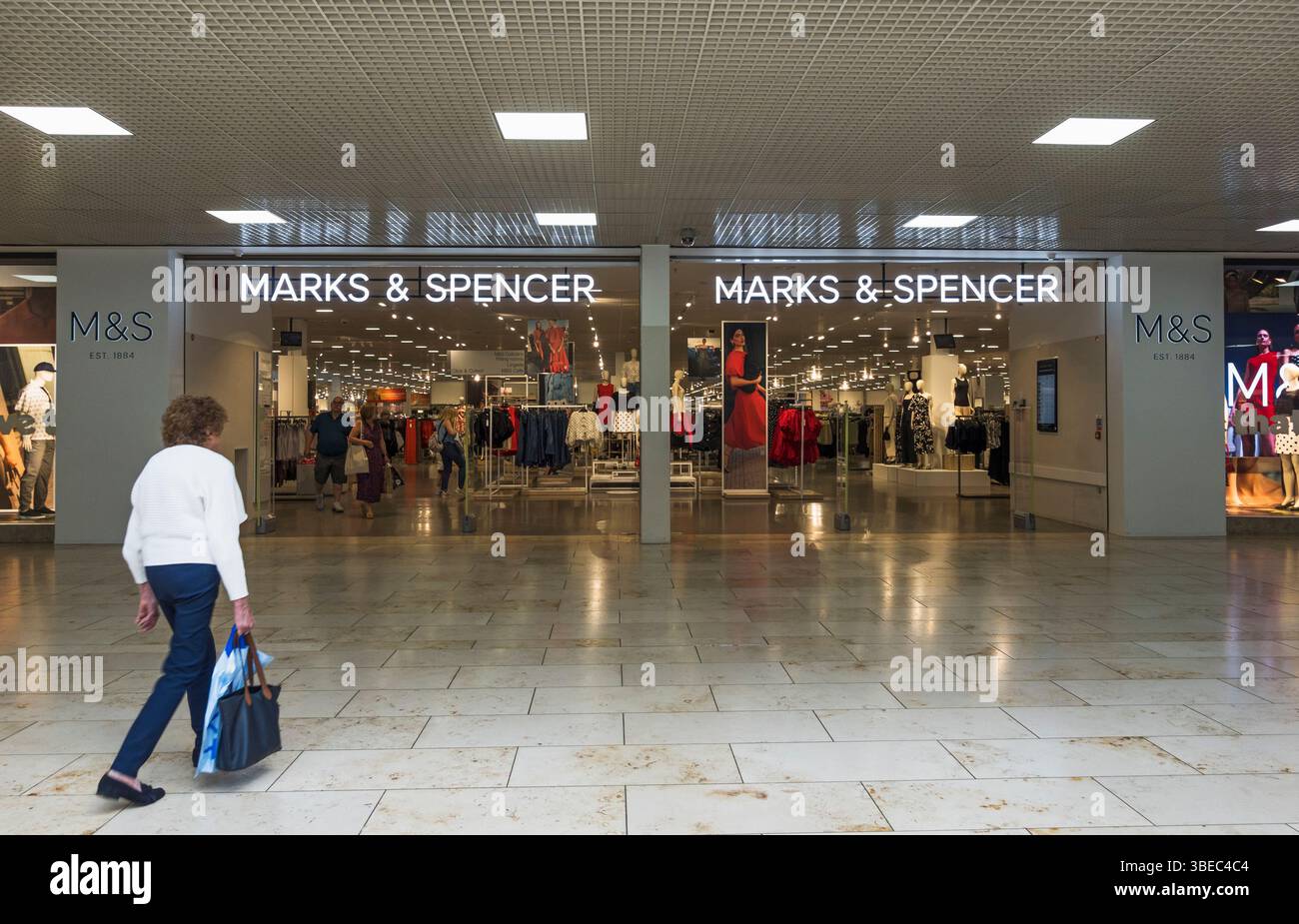Entrée au magasin Marks and Spencer au Gateshead Metrocentre, Royaume-Uni Banque D'Images