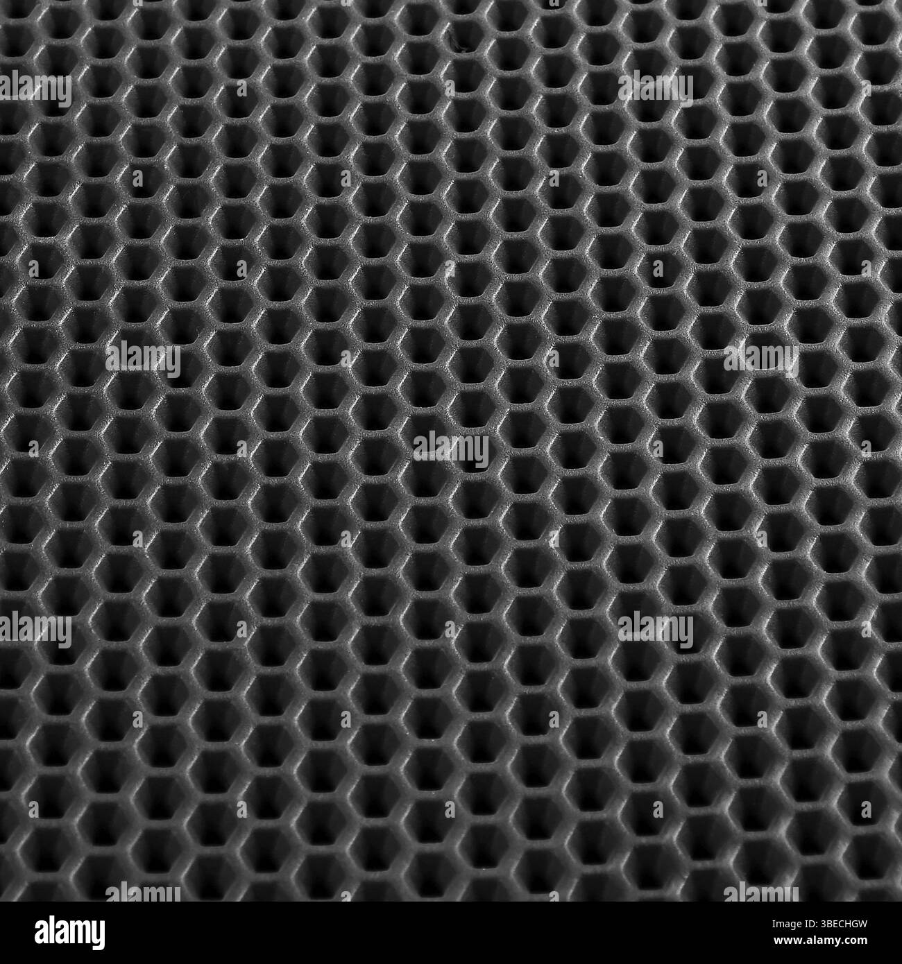 Texture d'arrière-plan en cuir noir avec motif en nid d'abeille, macro Banque D'Images