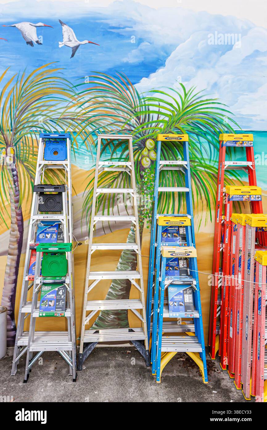 Florida Florida Keys, Islamorada, US Highway route 1, Overseas Highway, Ace Hardware, murale tropicale, produits ménagers, échelles, produits de détail, cas d'affichage Banque D'Images