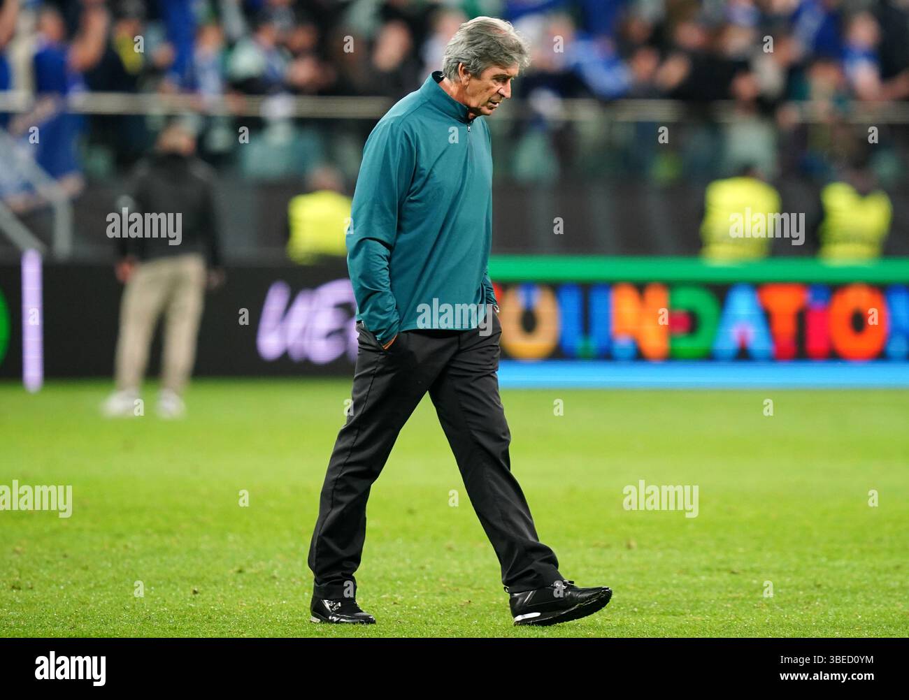 Manuel Pellegrini, entraîneur du Real Betis, semble déçu après le match final de l'UEFA Conference League au Tarczynski Arena Wroclaw, en Pologne. Date de la photo : mercredi 28 mai 2025. Banque D'Images