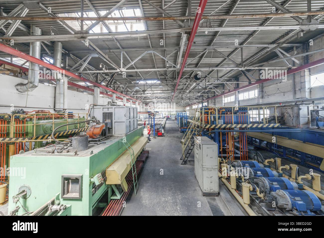 Atelier pour la production de profilés en aluminium. presse d'extrusion d'aluminium Banque D'Images