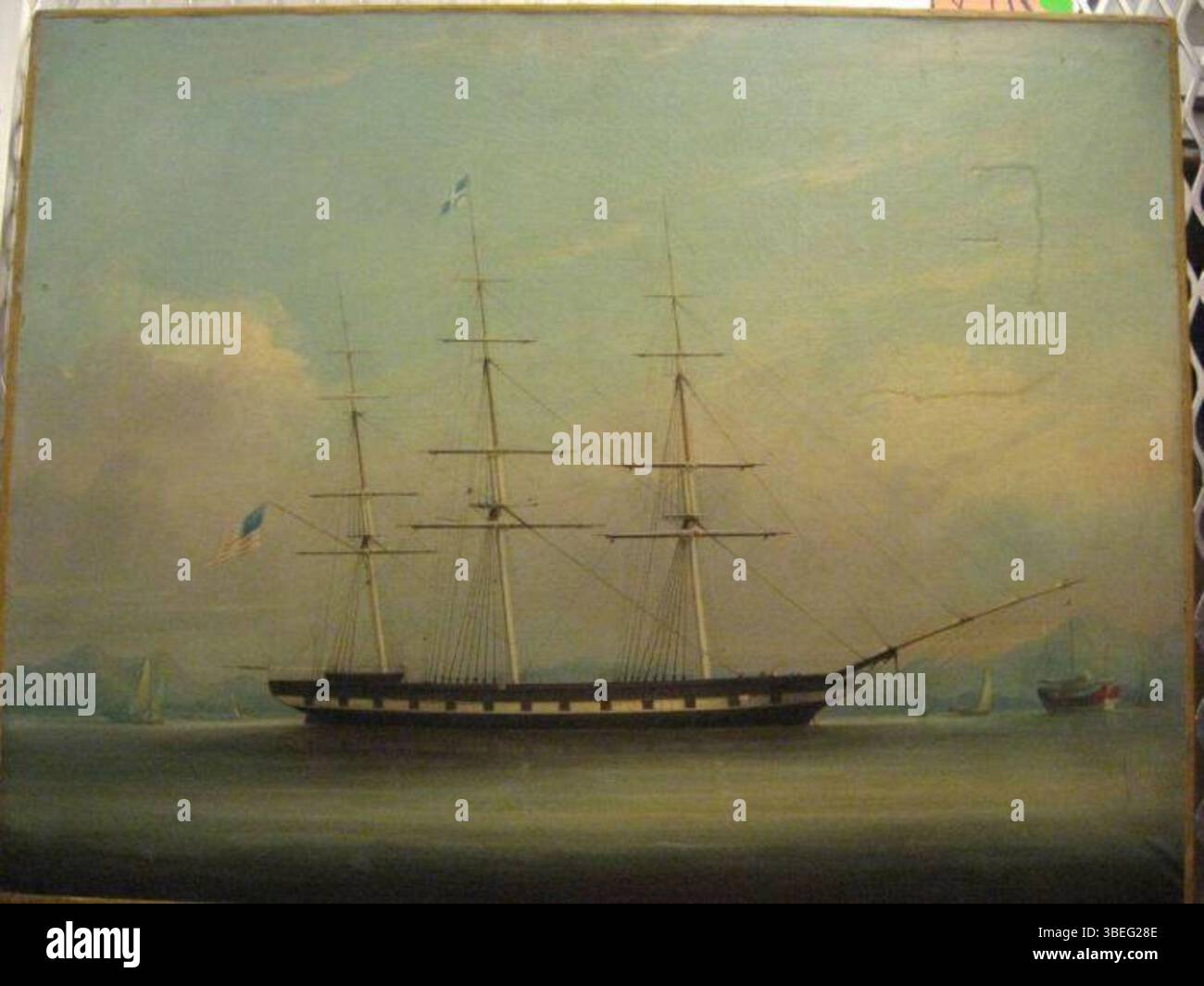 Cette peinture représente des navires américains entièrement gréés dans les eaux chinoises, peut-être autour de Macao. L'œuvre met en évidence le gréement détaillé des navires et l'environnement maritime asiatique. Banque D'Images