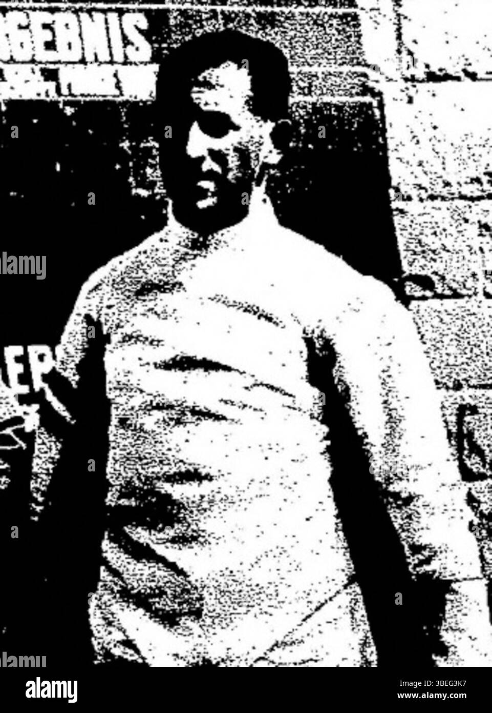 Paul Wormser, membre de l'équipe de France d'escrime, a remporté la troisième place du tournoi olympique de 1936. La réalisation de l’équipe est capturée dans cette photo historique. Banque D'Images
