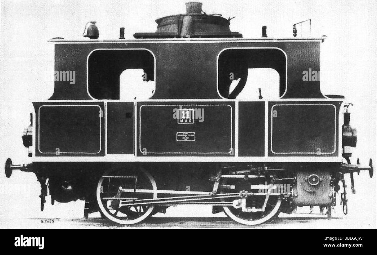 Une photographie historique d'une Stehkessellokomotrice KL 2, un type de locomotive stationnaire à chaudière, sur le chemin de fer de Moselbahn vers 1908. L'image illustre la conception et la structure de la locomotive, soulignant son rôle dans les premiers transports industriels. Banque D'Images