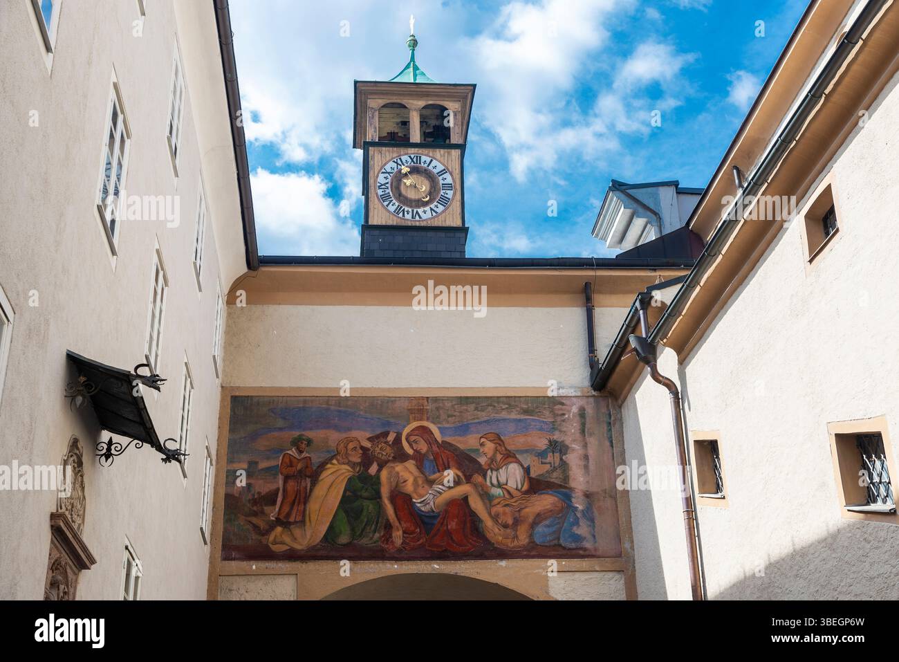 Façade de l'église franciscaine ou Franziskanerkirche dans la vieille ville de Salzbourg, Autriche Banque D'Images