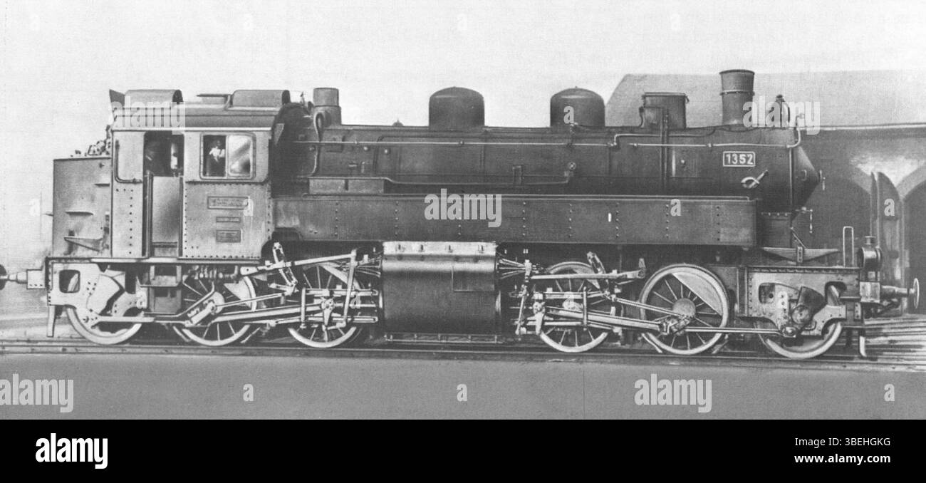 Cette photographie historique, prise le 23 avril 1920, montre la Sächsische XV HTV, une locomotive allemande utilisée au début du XXe siècle. Capturée par un photographe inconnu, l'image présente les caractéristiques distinctives et les éléments technologiques de la locomotive. Banque D'Images