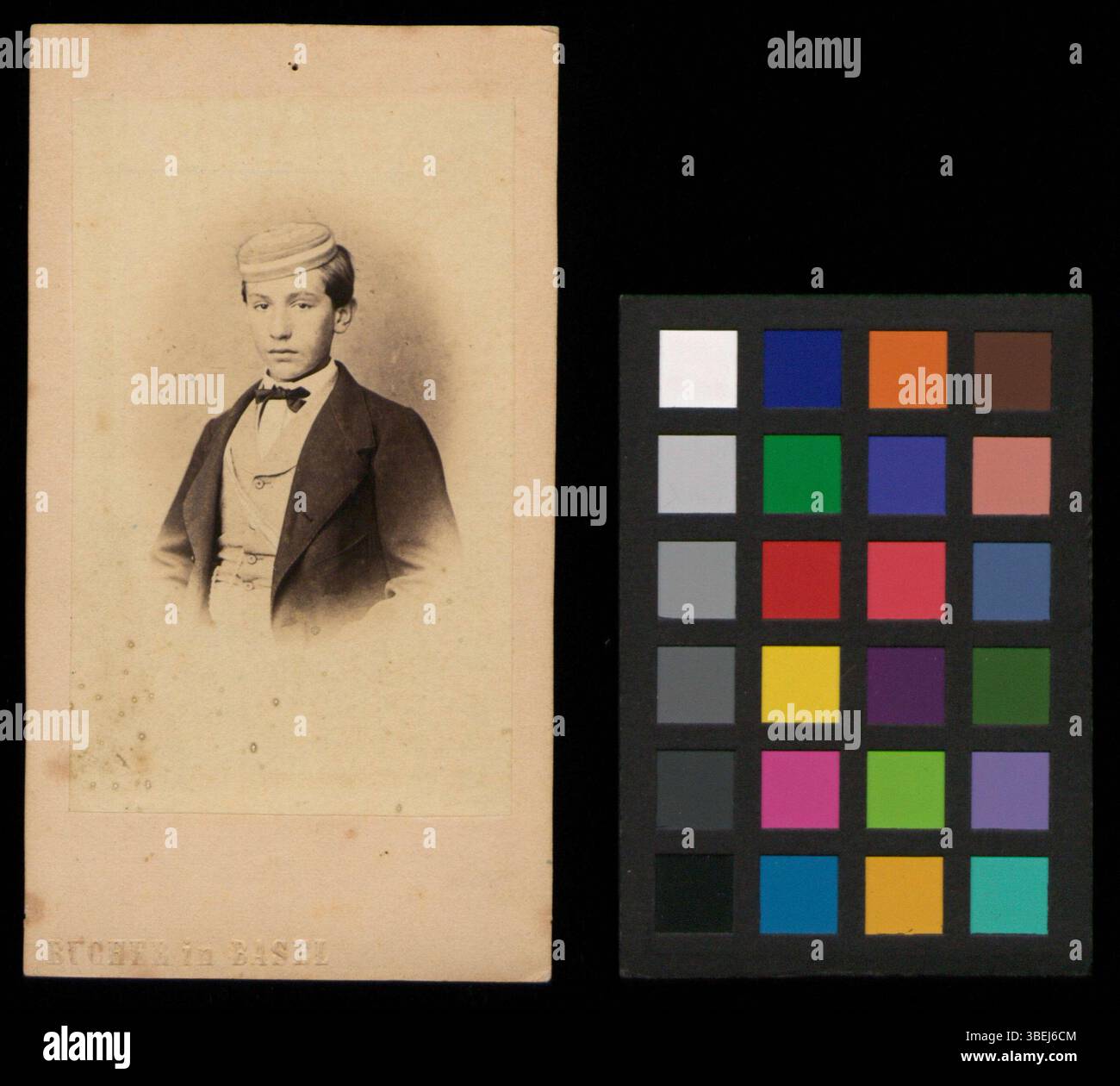 Cette photographie de carte de cabinet en noir et blanc datant d'environ 1863 montre Ernst Miescher-Siber. Le portrait représente Miescher-Siber dans le style photographique typique du XIXe siècle utilisé pour les portraits formels. Banque D'Images