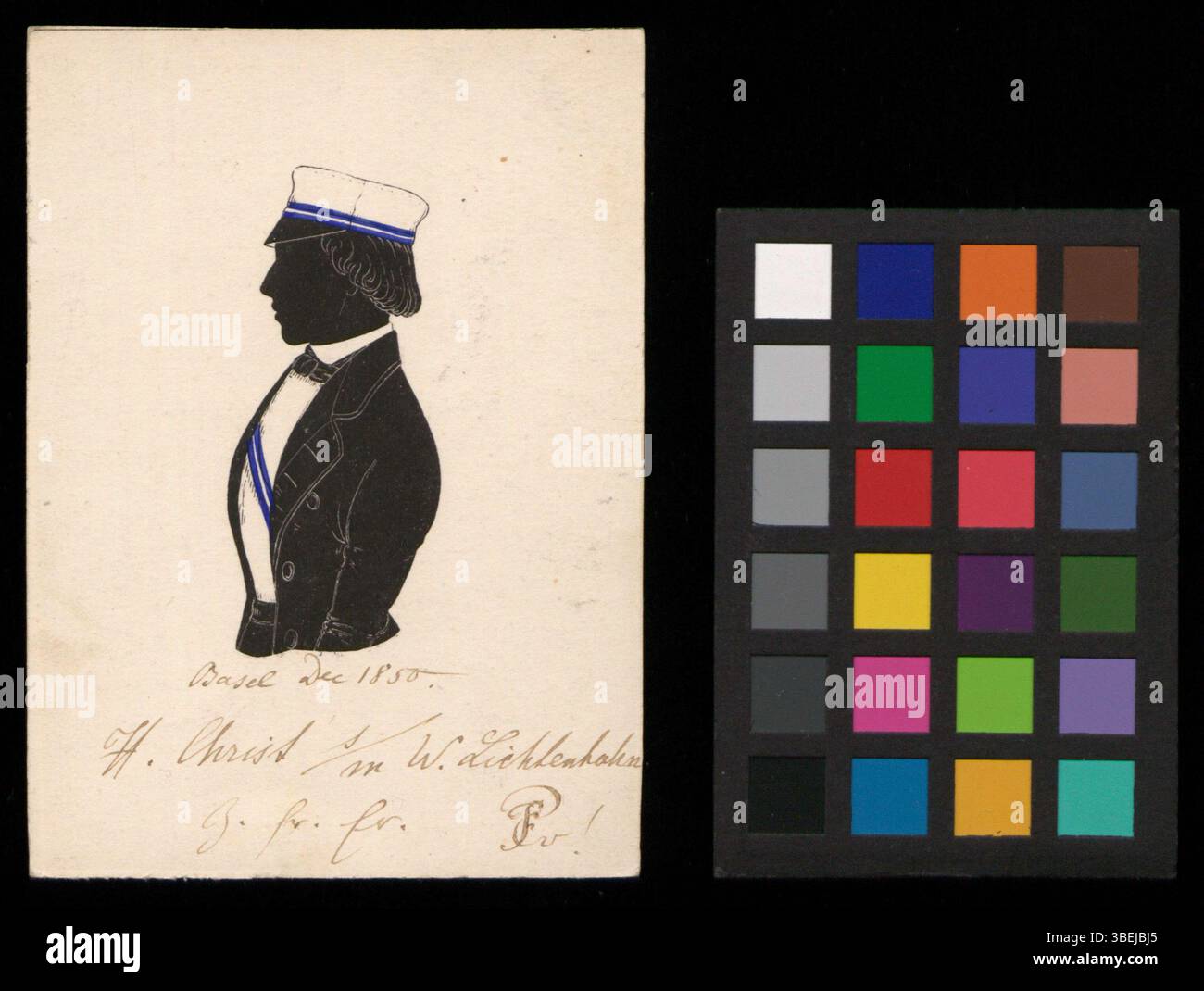 Ce portrait d'ombre d'Hermann Christ Socin, réalisé vers 1850, en noir et blanc avec des touches de bleu, met en valeur le style de profil typique de cette époque. La silhouette capture sa ressemblance dans une forme minimaliste. Banque D'Images