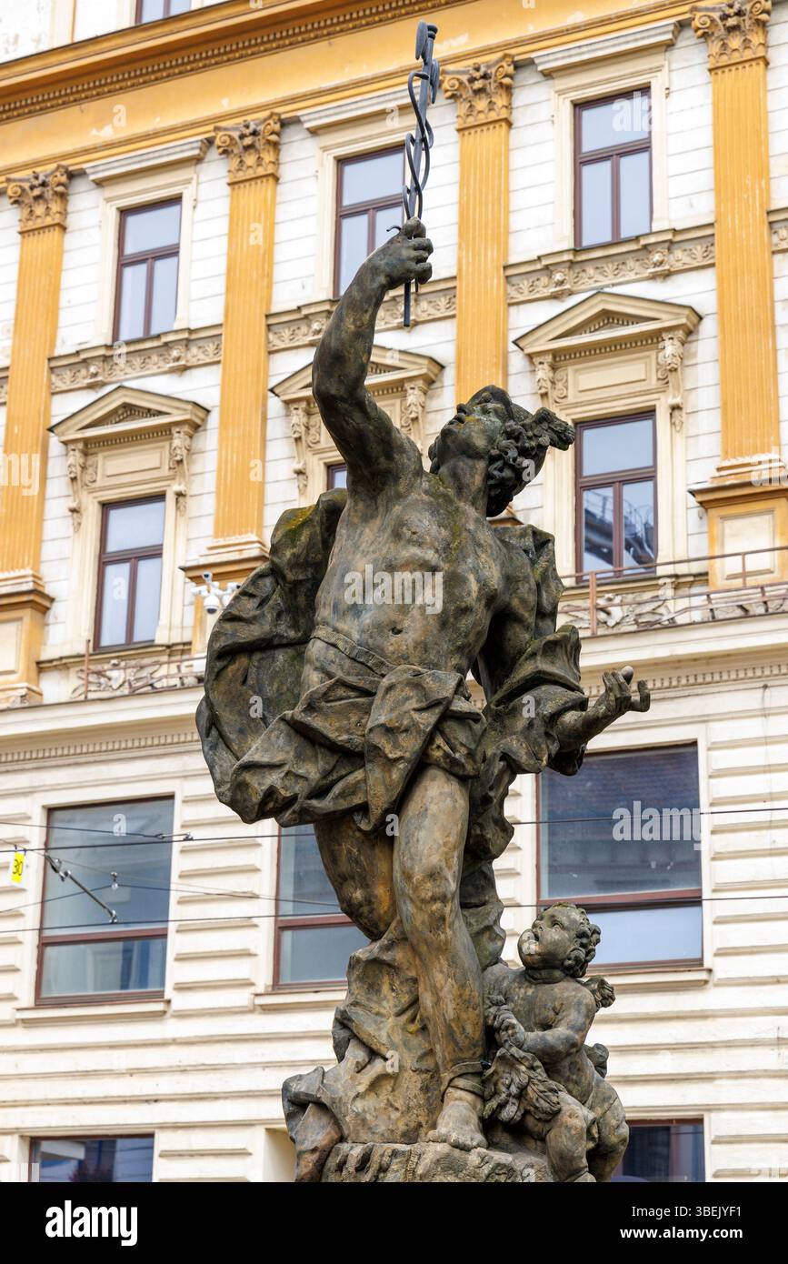 Fontaine de mercure, Olomouc, Moravie, République tchèque, avec Merury tenant un caducée Banque D'Images
