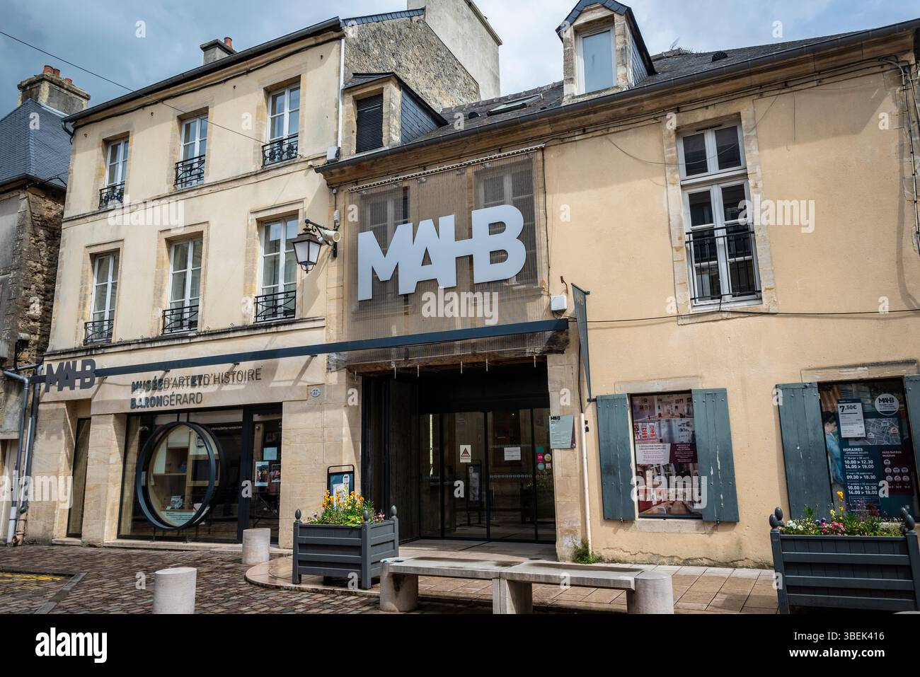 Musée d'art et d'histoire Baron Gérard, Bayeux, situé à l'intérieur de l'ancien palais épiscopal datant du XIe au XVIe siècle, Normandie, France Banque D'Images