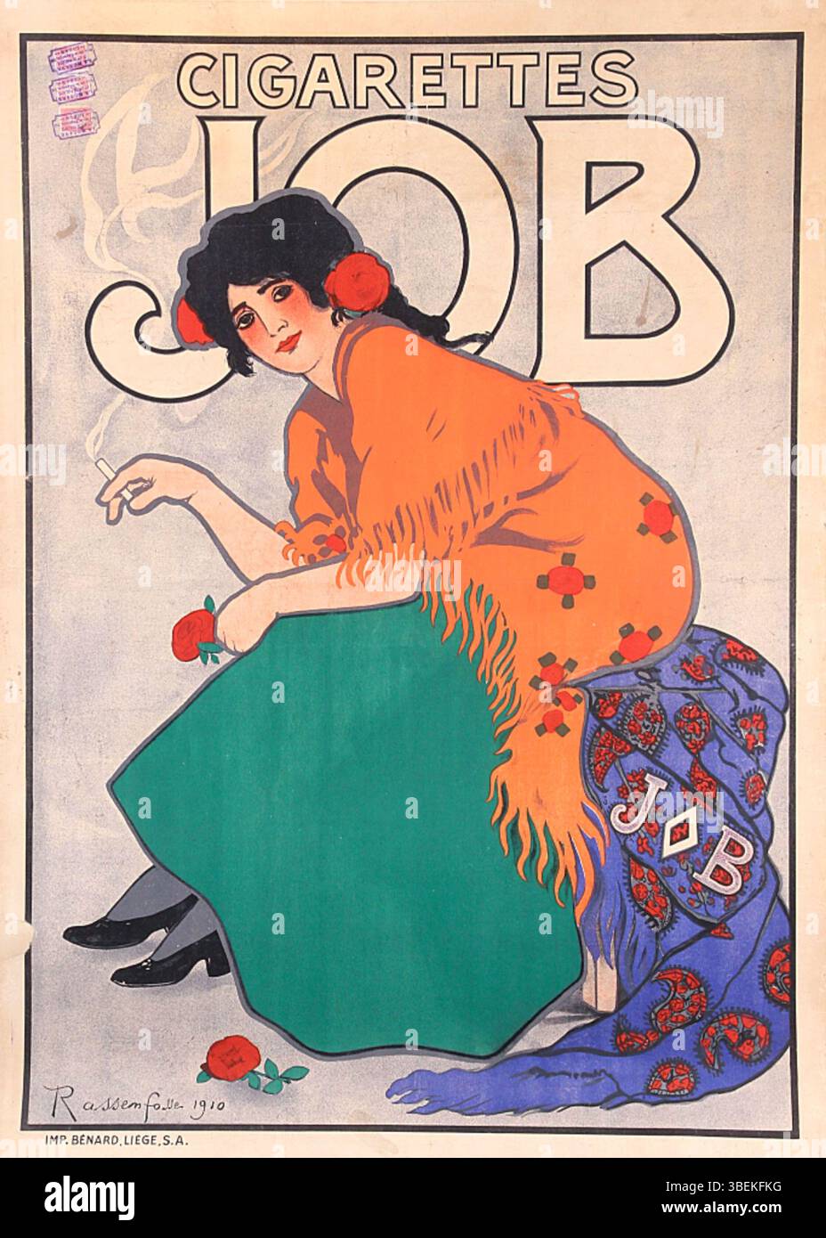L’affiche lithographique d’Armand Rassenfosse pour « cigarettes Job » de 1910 a été imprimée par Bénard. Mesurant 130 x 95 cm, la lithographie aux couleurs vives promeut la marque populaire de cigarettes avec des éléments de design audacieux. Banque D'Images