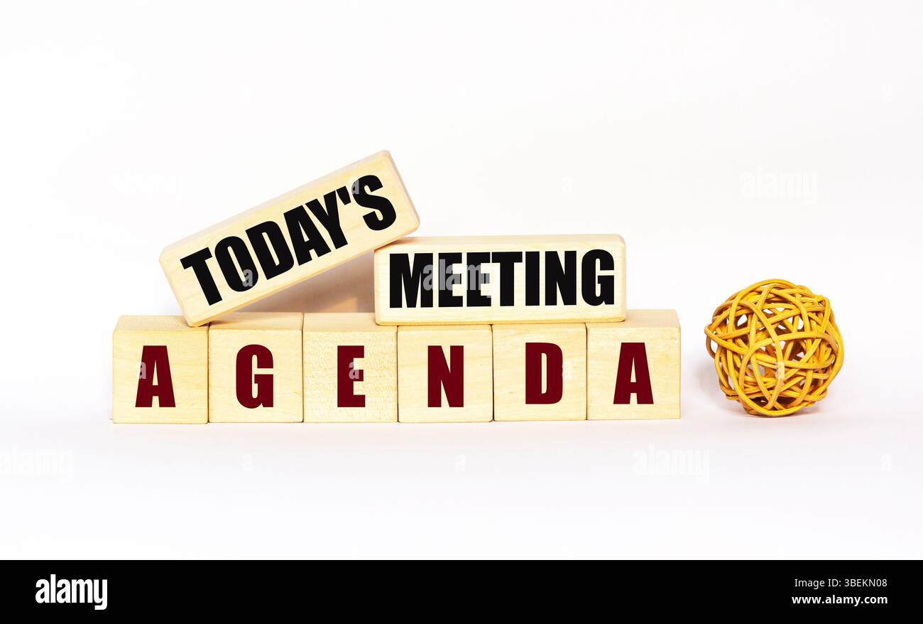 Blocs de bois avec la mention « ordre du jour de la réunion d'aujourd'hui ». Concept commercial Banque D'Images