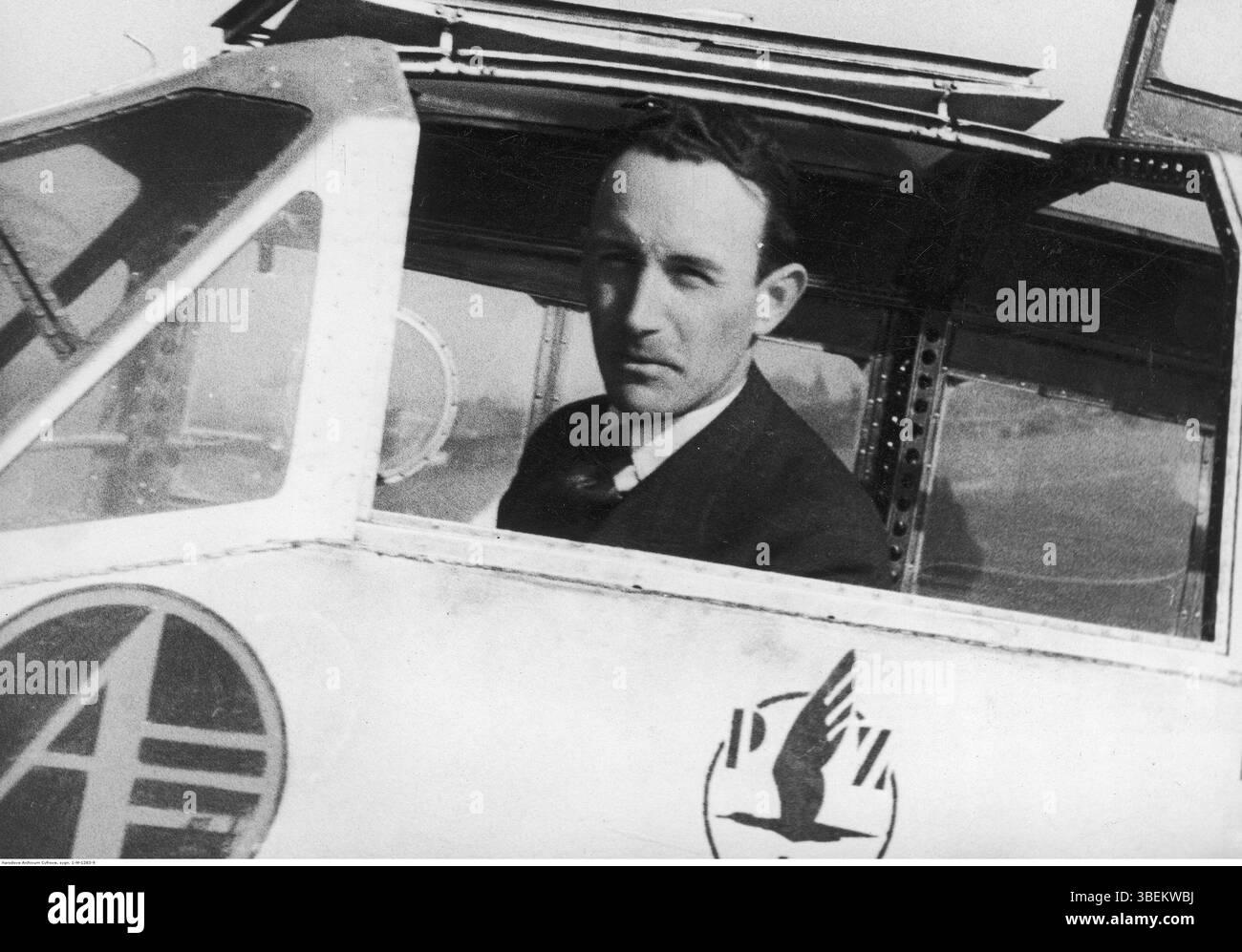 Adam Kropiski a participé au Rallye Bakaski en 1935. Cet événement a capturé son implication dans le rallye, reflétant la culture du sport automobile de l’époque. Banque D'Images