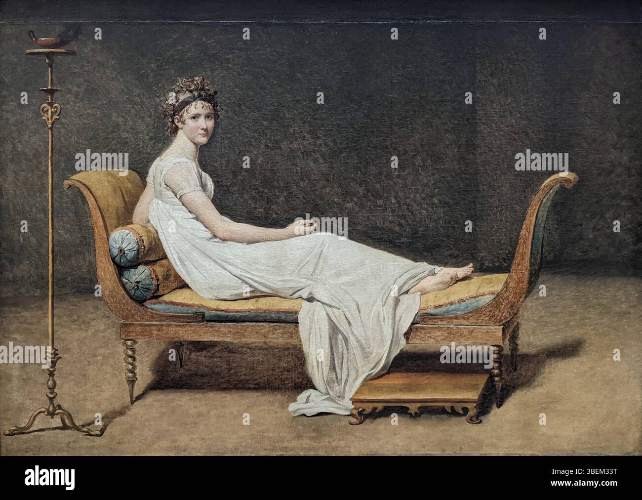 Ce portrait inachevé de Jacques-Louis David (1800) met en scène Madame Récamier (née Julie Bernard), une des femmes les plus célèbres de son temps. La peinture fait partie de la collection du Louvre et met en valeur son élégance et son importance culturelle. Banque D'Images