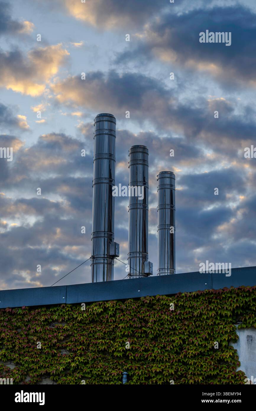 Trois cheminées en acier inoxydable Banque D'Images