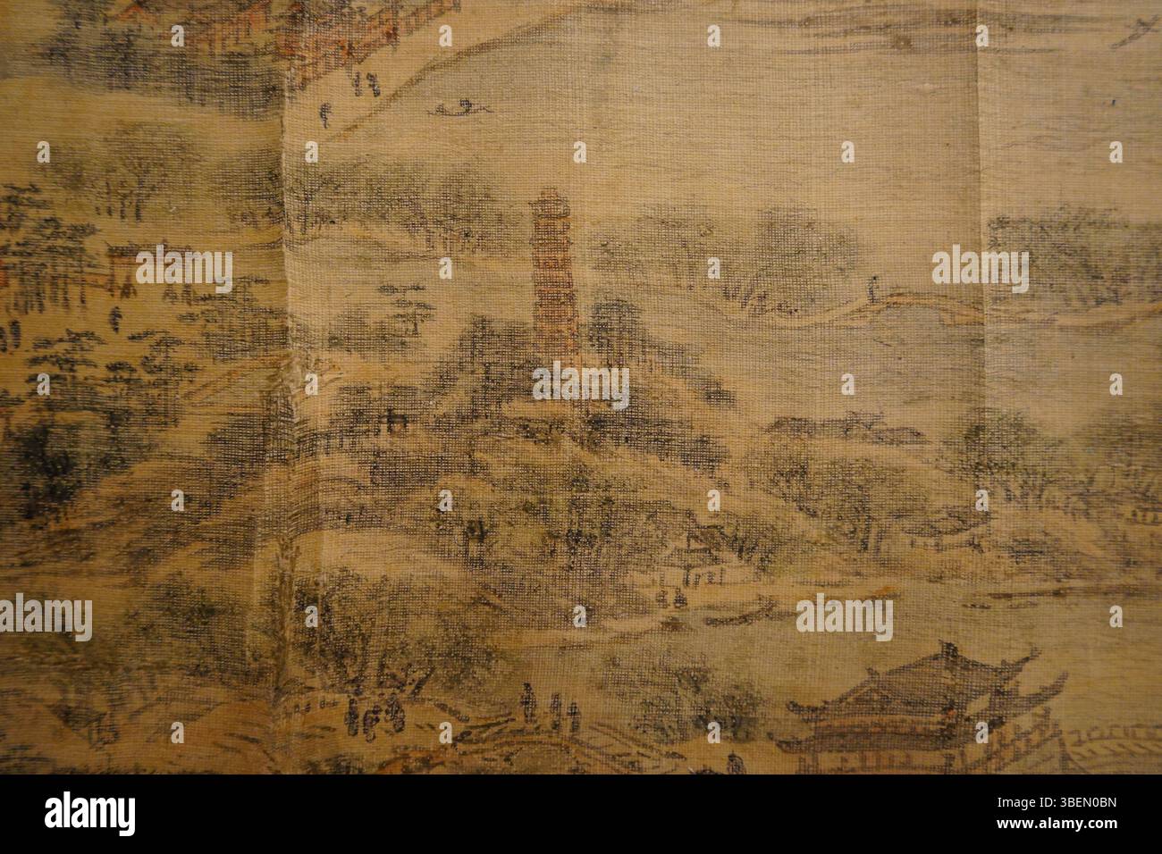 La 'Pagode Leifeng' de la dynastie Ming, telle que représentée par Zhou long, montre la grandeur architecturale de cette structure emblématique. Construite en 1608, la conception à plusieurs niveaux de la pagode et son importance historique sont capturées dans l'œuvre d'art, soulignant son importance dans la culture et l'architecture chinoises. Banque D'Images