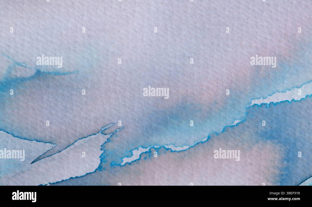 Le mélange d'aquarelles de tons bleus doux et roses capture un moment abstrait tranquille Banque D'Images