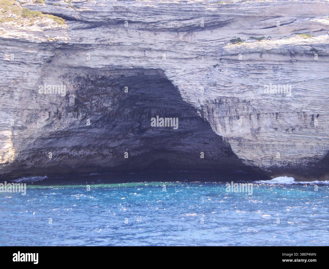 Vue sur la mer et la montagne. Corse. Île française. Port Bonifacio. Banque D'Images