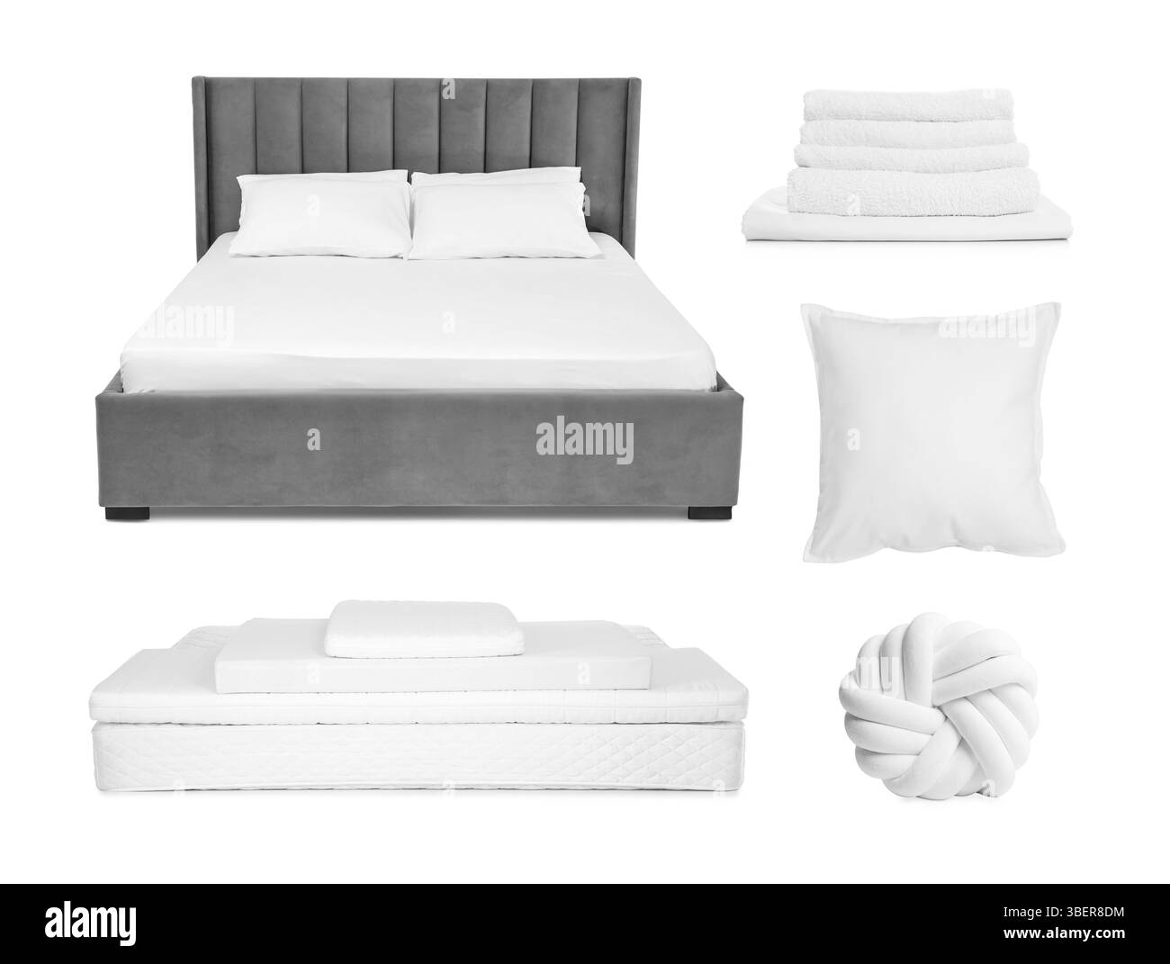 Lit, serviettes, oreillers et matelas isolés sur blanc, collage Banque D'Images