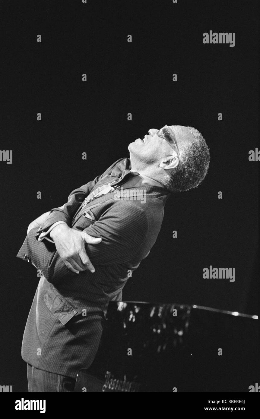 9 juillet 1983, pays-Bas. Ray Charles au North Sea Jazz Festival 1983, pays-Bas, photographie d'archives de musiciens de jazz américains. Source : Nationaal Archief, CC0, 932-6454 Banque D'Images