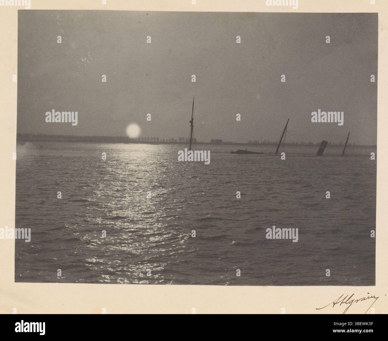 Algrain, Alfred, visage sur un navire qui coule à un coucher ou un soleil levant, recto - manuscrit, photographie, photo, page, photos, livres illustrés, Algrain, hauteur 158 mm, largeur 118 mm, photographe, 1885 - 1890, papier, platine Banque D'Images