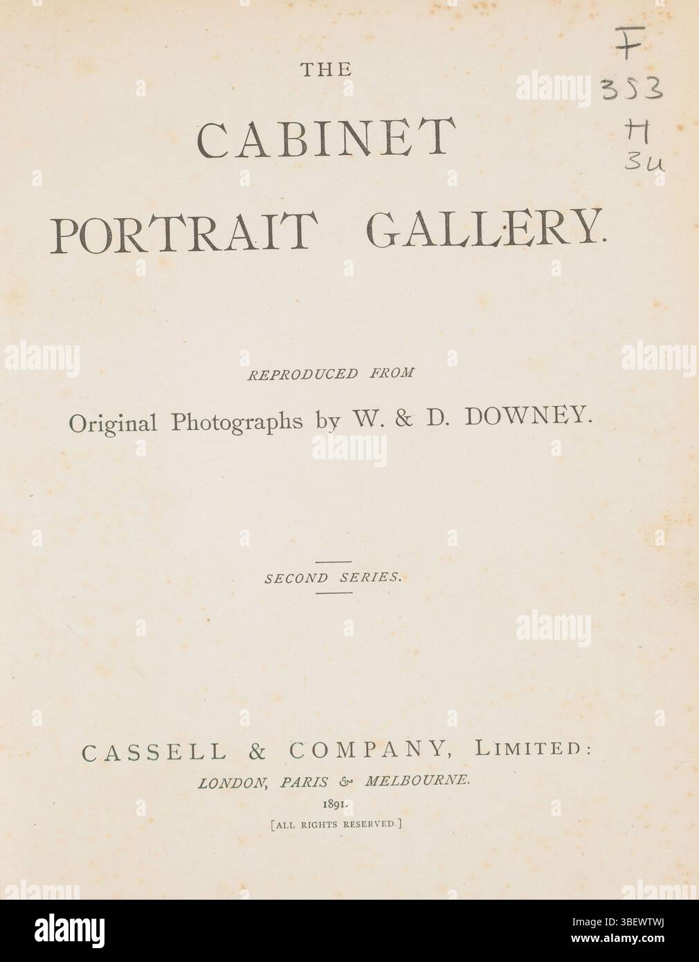 La galerie de portraits de cabinet : reproduite à partir de photographies originales de W. et D. Downey deuxième série, la galerie de portraits de cabinet : reproduite à partir de photographies originales de W. et D. Downey deuxième série, verso face avant - autocollant, livre, photos, livres photographiques illustrés, John MacGregor Leith, hauteur 250 mm, largeur 208 mm, épaisseur 40 mm Banque D'Images
