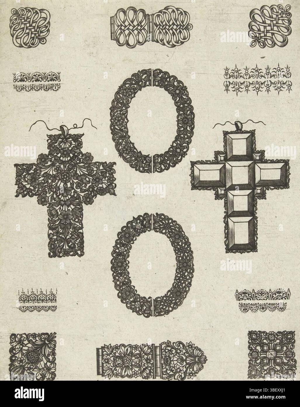 Louis XIV (roi de France), Paris, Légaré, Gilles, collet, Paul (I), Livre des ouvrages d'Orfevrerie, dix-huit ornements pour bijoux, estampés verso, quatre motifs angulaires, deux charnières, deux médaillons ou bords de chameaux, le devant et le dos d'une croix et quatre doubles bords ornementaux. Feuille 7 de la série de 8 feuilles avec des dessins pour bijoux., impression, imprimés ornementaux, impressions, hauteur 151 mm, largeur 117 mm, imprimeur, 1663 - 1663, troisième quart 17ème siècle, papier, gravure, gravure (procédé d'impression), conception de travail, français, 1610 - 1685, selon conception, publication (événement), publication, pu Banque D'Images
