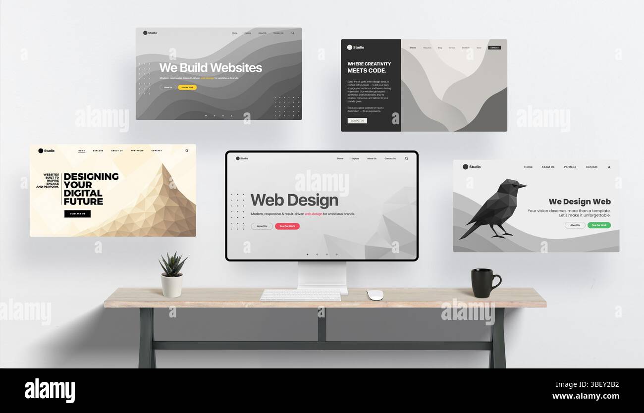 Bureau de studio créatif avec écran central affichant une interface de conception Web entourée de quatre sites Web personnalisés flottants. Représentation conceptuelle de W. Banque D'Images