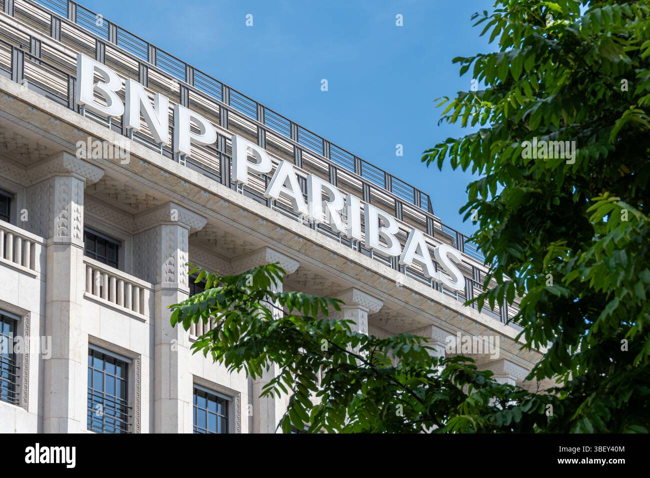 Façade du bâtiment abritant le siège de BNP Paribas à Paris, France. BNP Paribas (BNPP) est une banque commerciale française présente dans 65 pays Banque D'Images