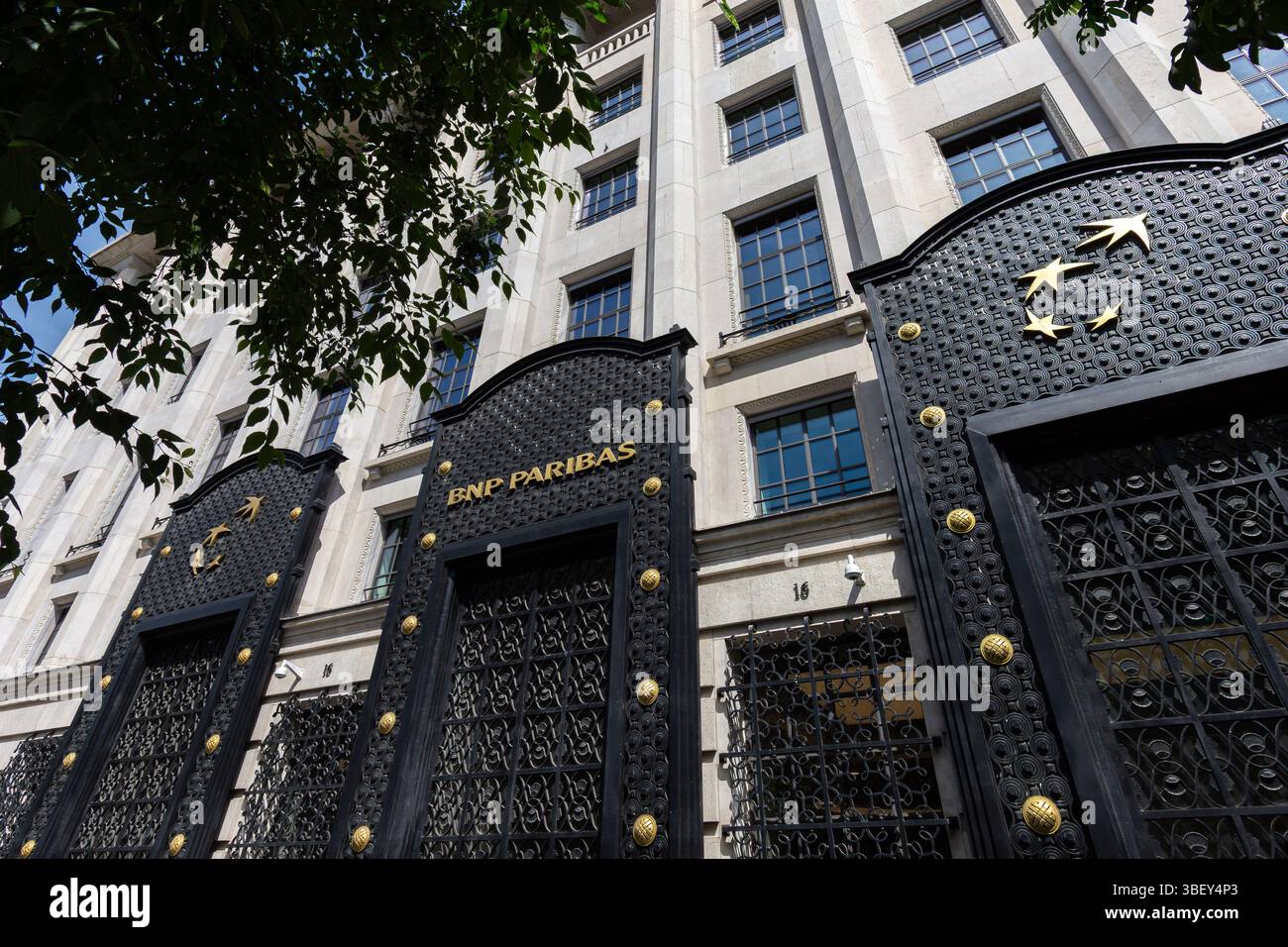 Façade du bâtiment abritant le siège de BNP Paribas à Paris, France. BNP Paribas (BNPP) est une banque commerciale française présente dans 65 pays Banque D'Images