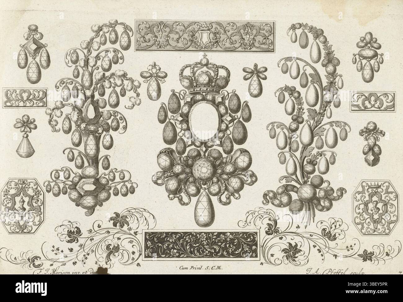 Augsbourg, Loup, Jérémie, Vienne, Morisson, Friedrich Jacob, Pfeffel, Johann Andreas (der Ältere), Augsburg, Engelbrecht, Christian, Unterschiedliche neüe Inventionen von Geschmuckh, Zierathen und Galantien, quinze dessins pour bijoux, au milieu une broche primée flanquée de deux aigrettes. Feuille 7 de la série de 8 feuilles avec des dessins pour bijoux avec perles et pierres précieuses. Deuxième édition., impression, impressions ornementales, impressions, hauteur 163 mm, largeur 247 mm, 1672 - 1735, graveur, 1699 - 1724, quatrième quart 17ème siècle, premier quart 18ème siècle, papier, gravure, 1674 - 1748, oeuvre Banque D'Images