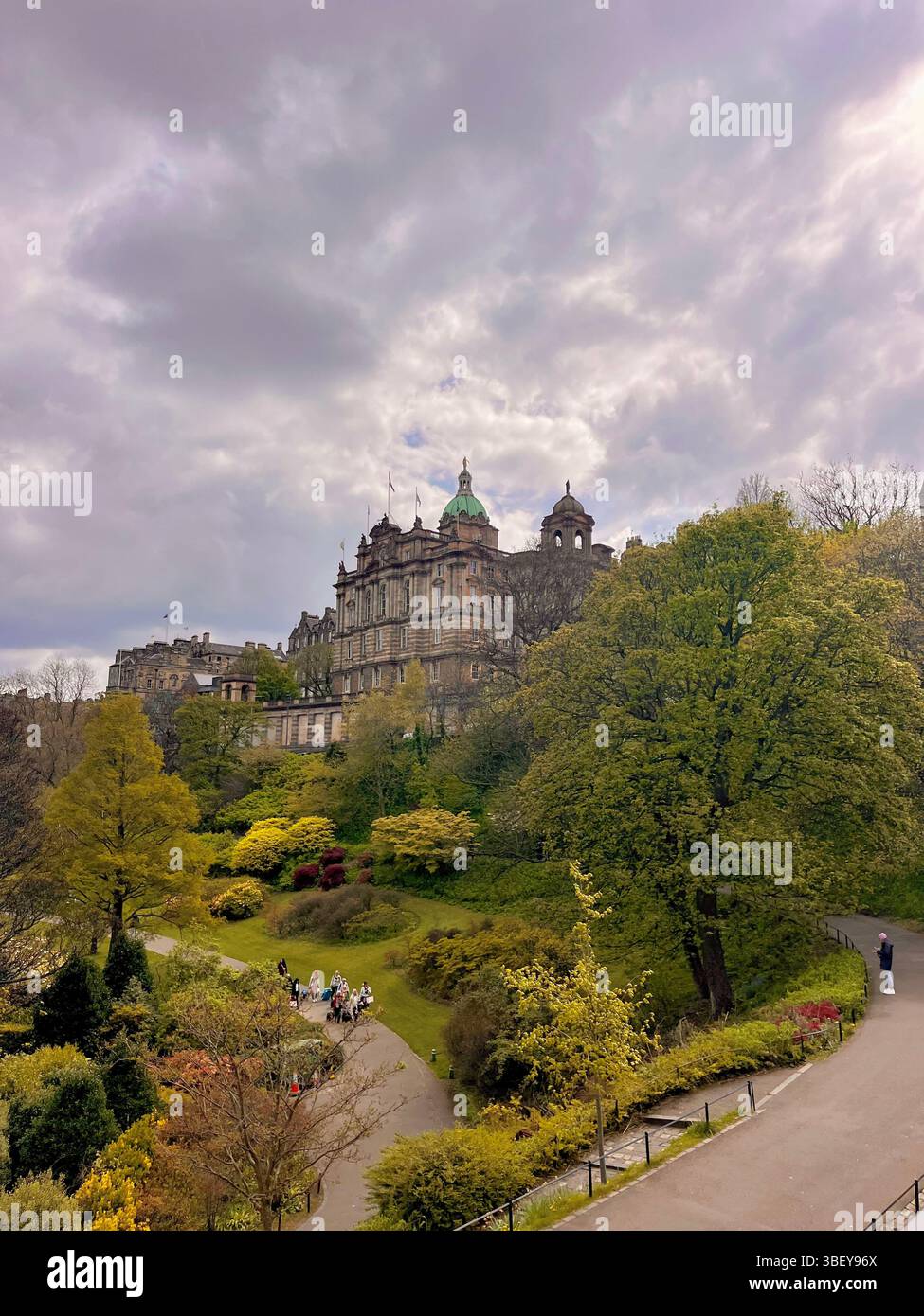 Un parc au coeur d'Edenborough, en Écosse, en Europe. - Image de stock capturée avec un smartphone