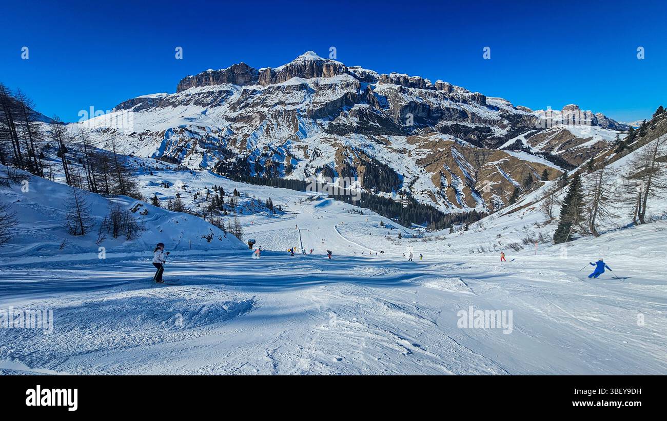 Montagnes autour d'Arabba, Dolomites, Italie Banque D'Images