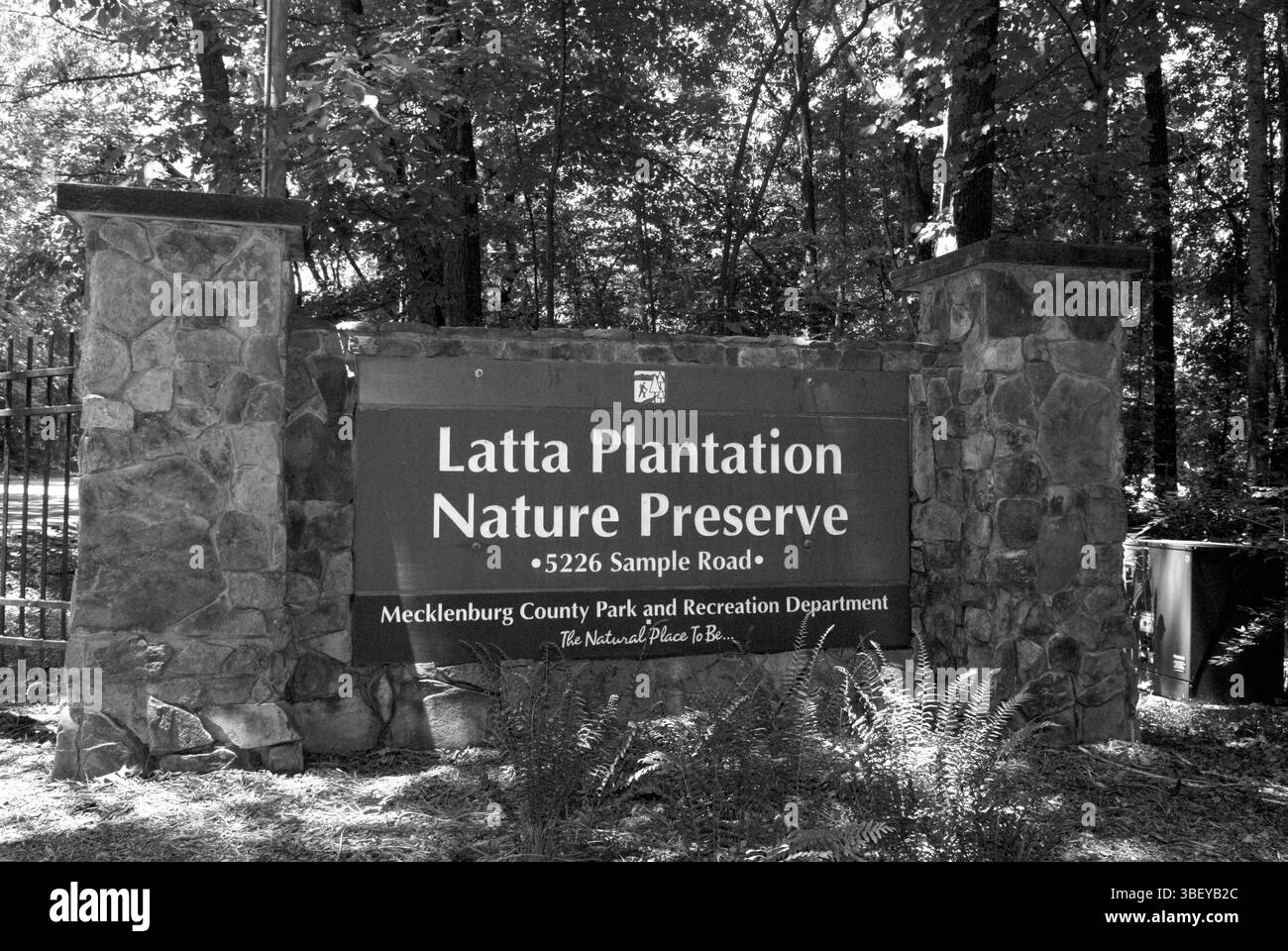 Panneau d'entrée de la réserve naturelle de Latta Plantation, Huntersville, Caroline du Nord, États-Unis. Banque D'Images