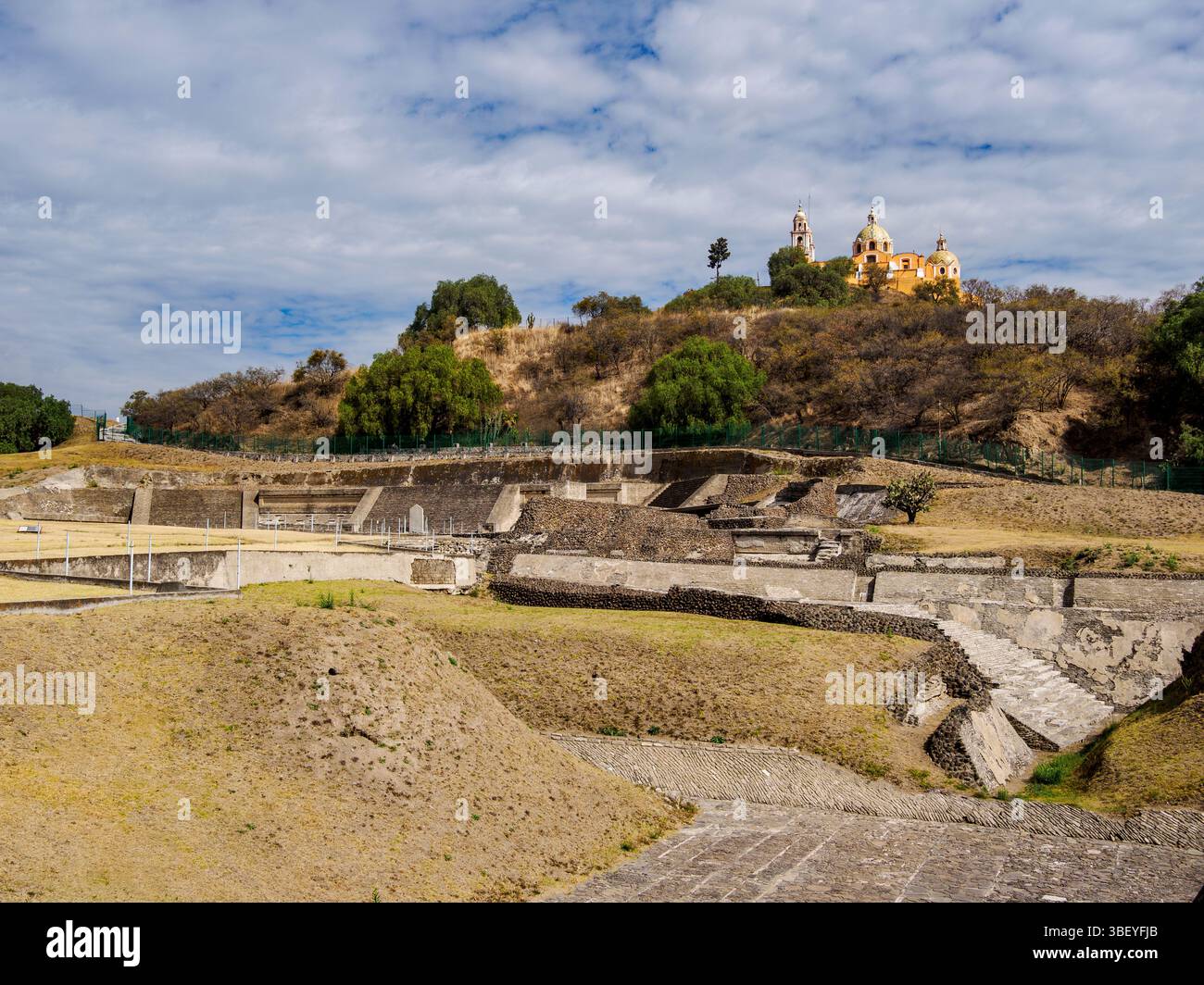 Site archéologique de la Grande Pyramide et église Nuestra Senora de los Remedios, Cholula, État de Puebla, Mexique Banque D'Images