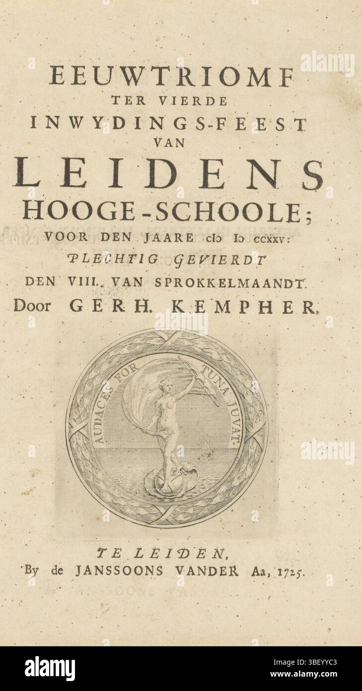 Page d'accueil : Gerard Kempher, triomphe du siècle à la quatrième fête inwydings du lycée de Leyde, 1725, Vénus portée par le vent, Leyde, verso - estampillé, Vénus se tient sur une pomme riche sur sa coquille en mer et tient sa robe dans le vent de sorte qu'il sert de voile. En arrière-plan, un navire navigue vers la mer. Autour de la devise audaces fortuna juvat. Printsmark van de Gebroeders Janssoon van der aa., impression, page de titre, impressions, hauteur 81 mm, largeur 81 mm, hauteur 242 mm, largeur 186 mm, graveur, 1725 - 1725, papier, gravure, gravure (processus d'impression), impression typographique, impression de livre, publication Banque D'Images