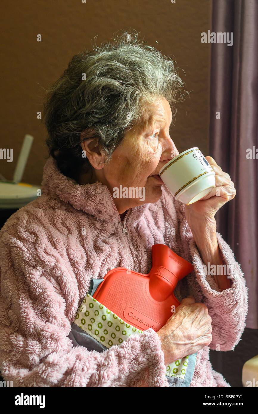 Pension de vieillesse allocation de carburant hivernale main-d'œuvre demi-tour Banque D'Images