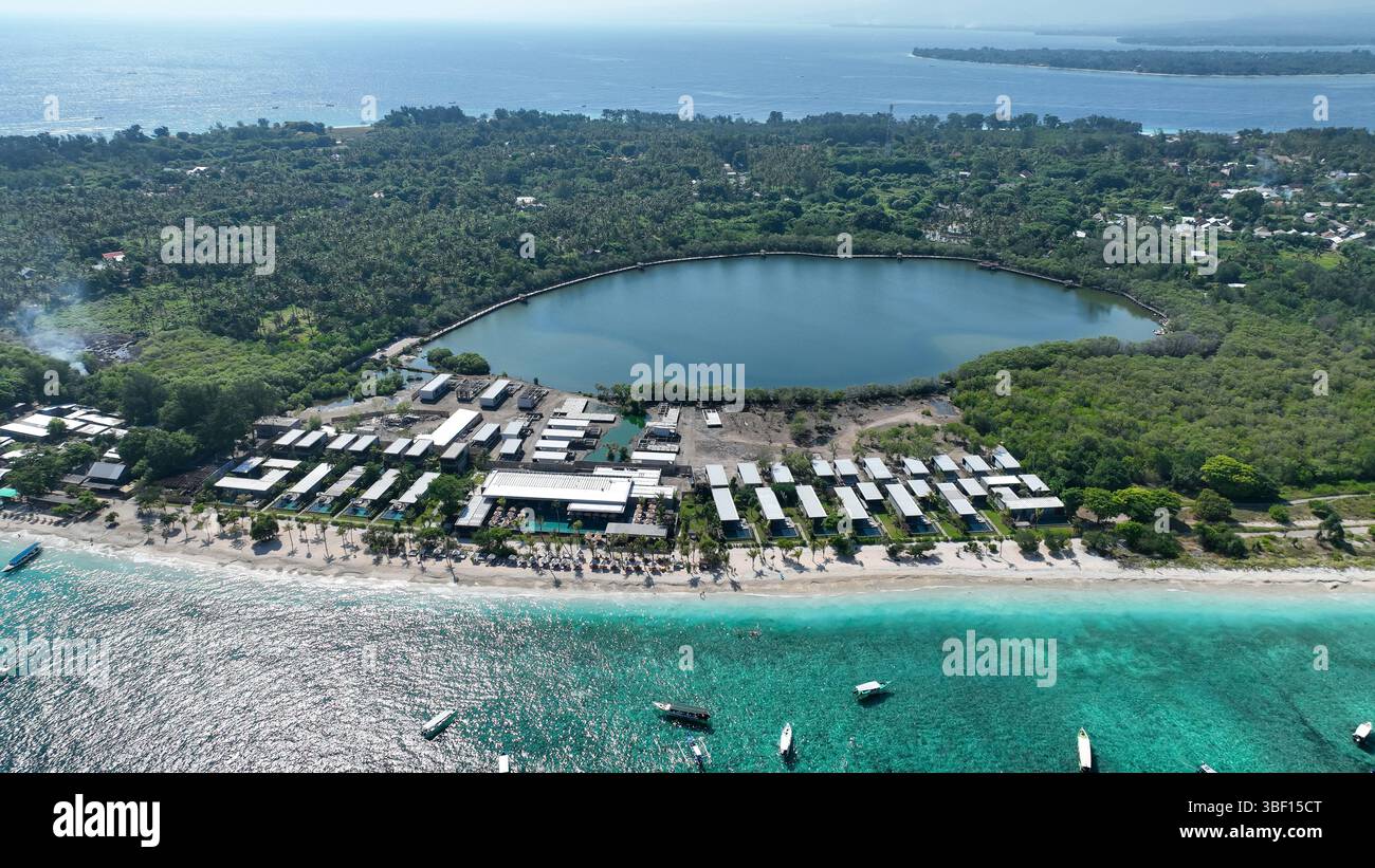 Vue aérienne avec îles Gili et océan, prise de vue par drone. Île Gili Meno. Banque D'Images