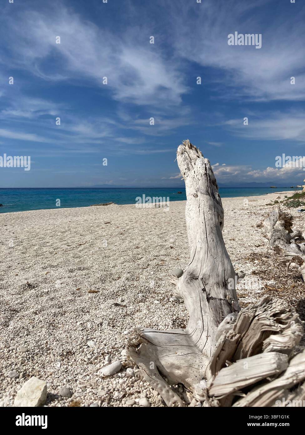 DATE RECORD NON INDIQUÉE la plage de Kalamitsi sur l'île de Lefkas en Grèce au 2025-05-12 A 1334 *** la plage de Kalamitsi sur l'île de Lefkas en Grèce au 2025 05 12 A 1334 Banque D'Images
