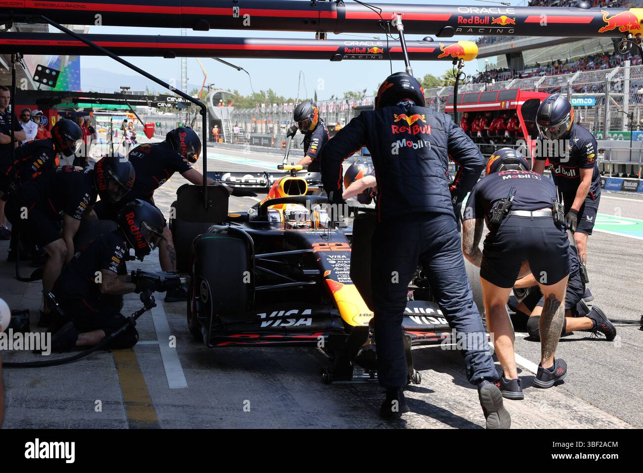 Barcelone, Espagne. 30 mai 2025. Boxenstopp, Pit Stop, Yuki Tsunoda (Oracle Red Bull Racing, 22), ESP, formel 1 Weltmeisterschaft, Aramco Grand Prix von Spanien, circuit de Barcelona Catalunya, saison 2025, 30.05.2025 Foto : Eibner-Pressefoto/Annika Graf crédit : dpa/Alamy Live News Banque D'Images
