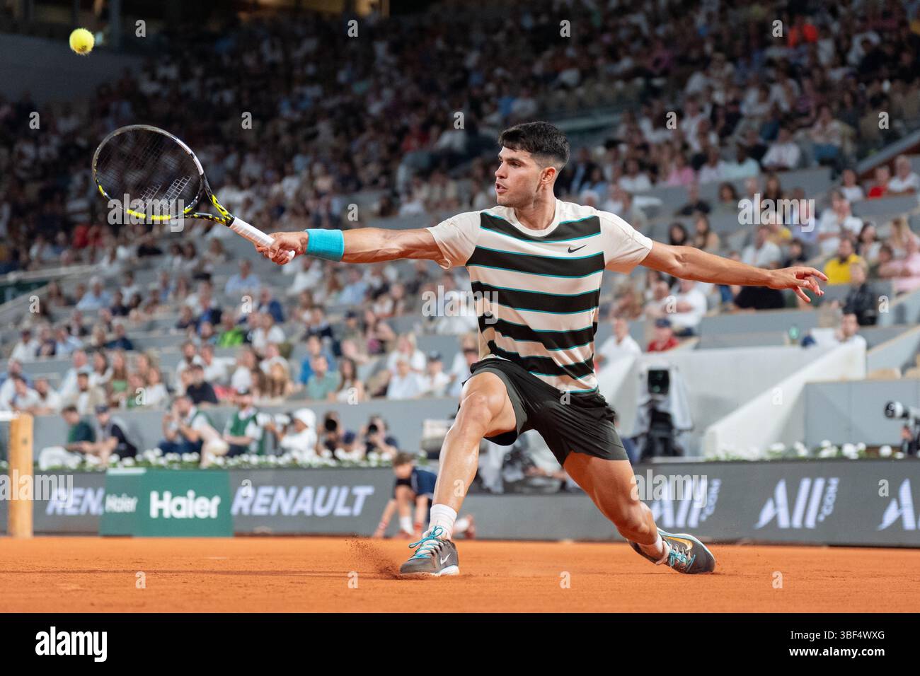 Paris, France. 30 mai 2025. PARIS, FRANCE - MAI 30 : Carlos Alcaraz d'Espagne lors de l'Open de France à Roland Garros le 30 mai 2025 à Paris, France. (Photo de Marleen Fouchier/Orange Pictures) crédit : Orange pics BV/Alamy Live News Banque D'Images